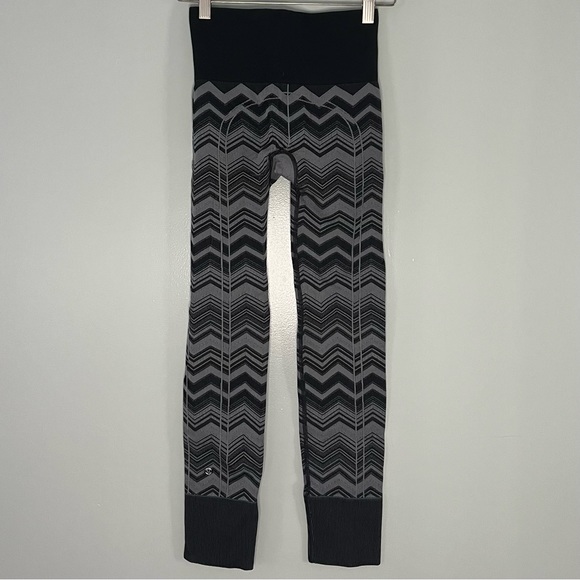 LuluLemon Ebb To Street Pant Chevron - Picture 8 of 8